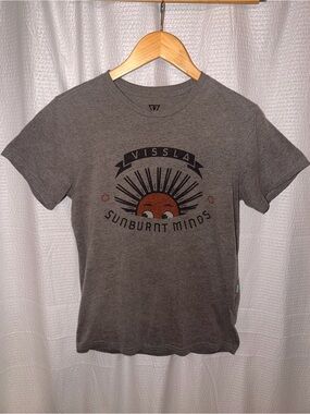 Vissla "Sunburnt Minds" Everyday Heather Graphic T-Shirt - Men’s Size Small